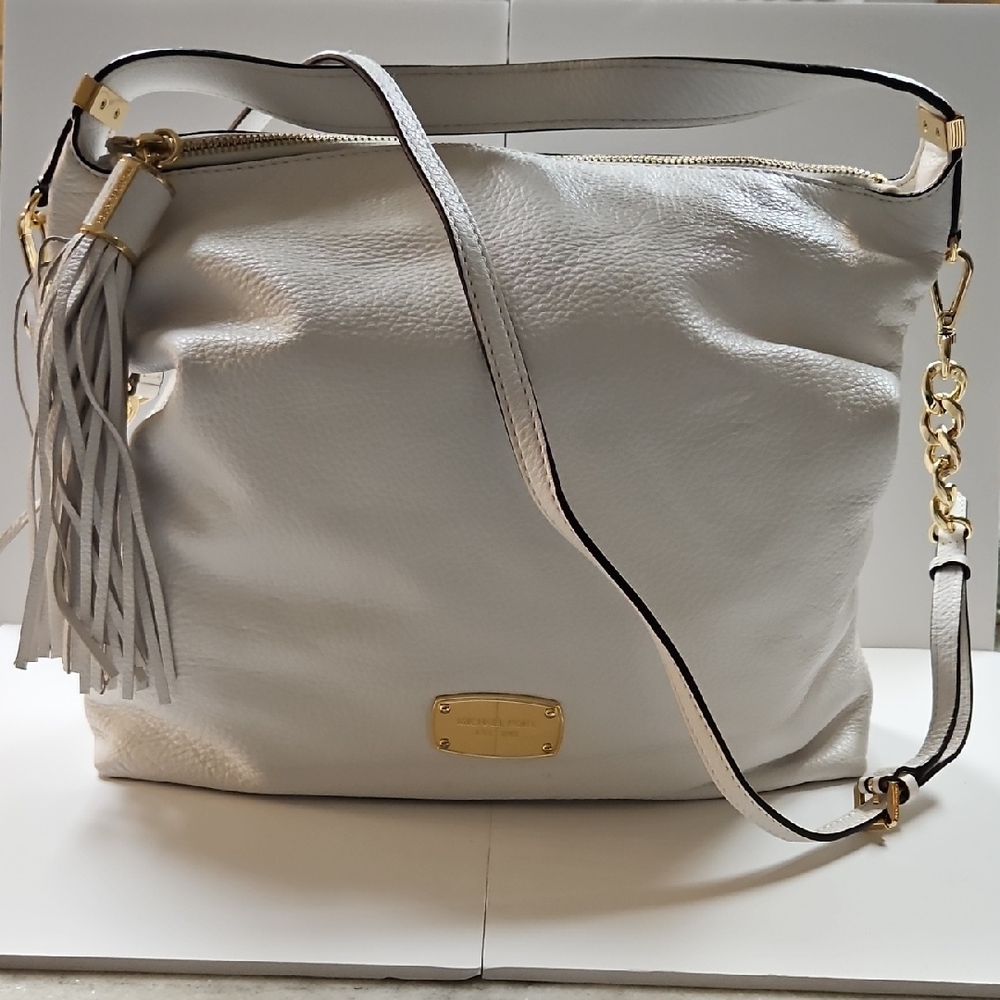 Elegant White Leather Shoulder Bag